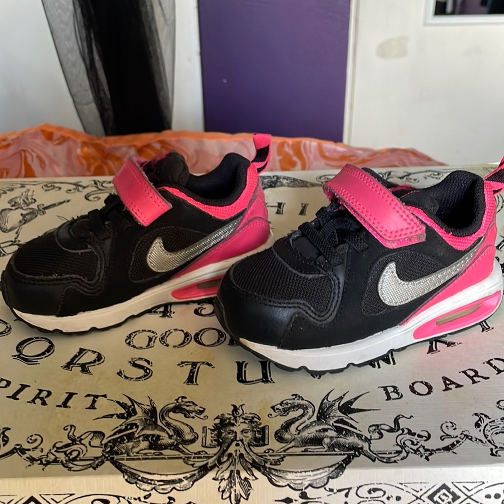 Toddler Girls size 7  Air Max